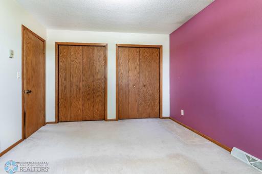 132 5th Street N, Casselton, ND 58012