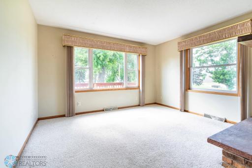 132 5th Street N, Casselton, ND 58012