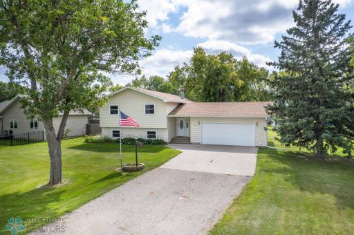 132 5th Street N, Casselton, ND 58012
