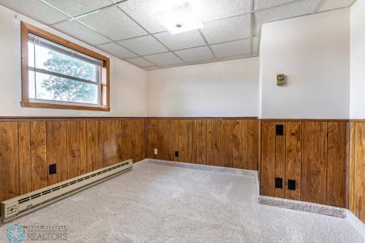 132 5th Street N, Casselton, ND 58012