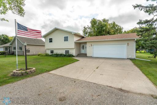 132 5th Street N, Casselton, ND 58012