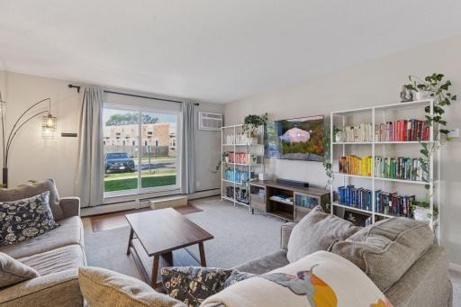 Lovely updated main floor Greensboro condo-ready to move right in!