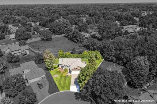 Here is an approximation of the lot lines. The pie-shape of the lot allows the back yard to be sooooo much wider than the front yard, making the back yard deceptively large!