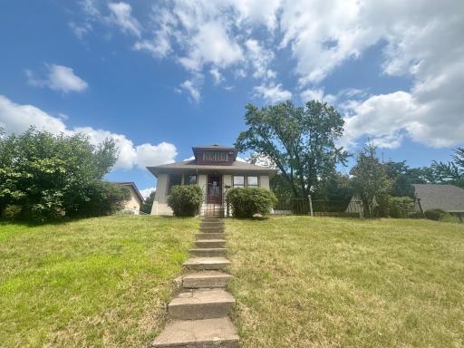 1056 Lexington Parkway N, Saint Paul, MN 55103