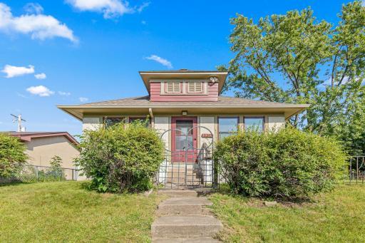 1056 Lexington Parkway N, Saint Paul, MN 55103