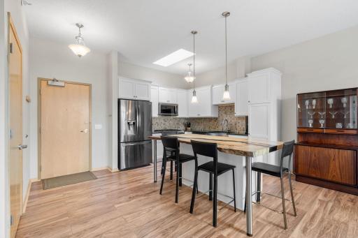 750 Mainstreet, 422, Hopkins, MN 55343