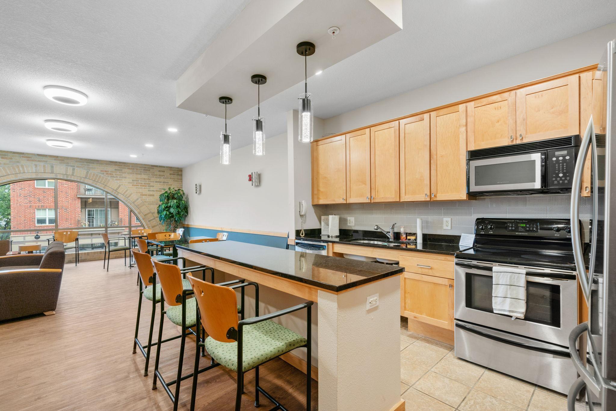 Building amenities: exercise room, party room & craft room.