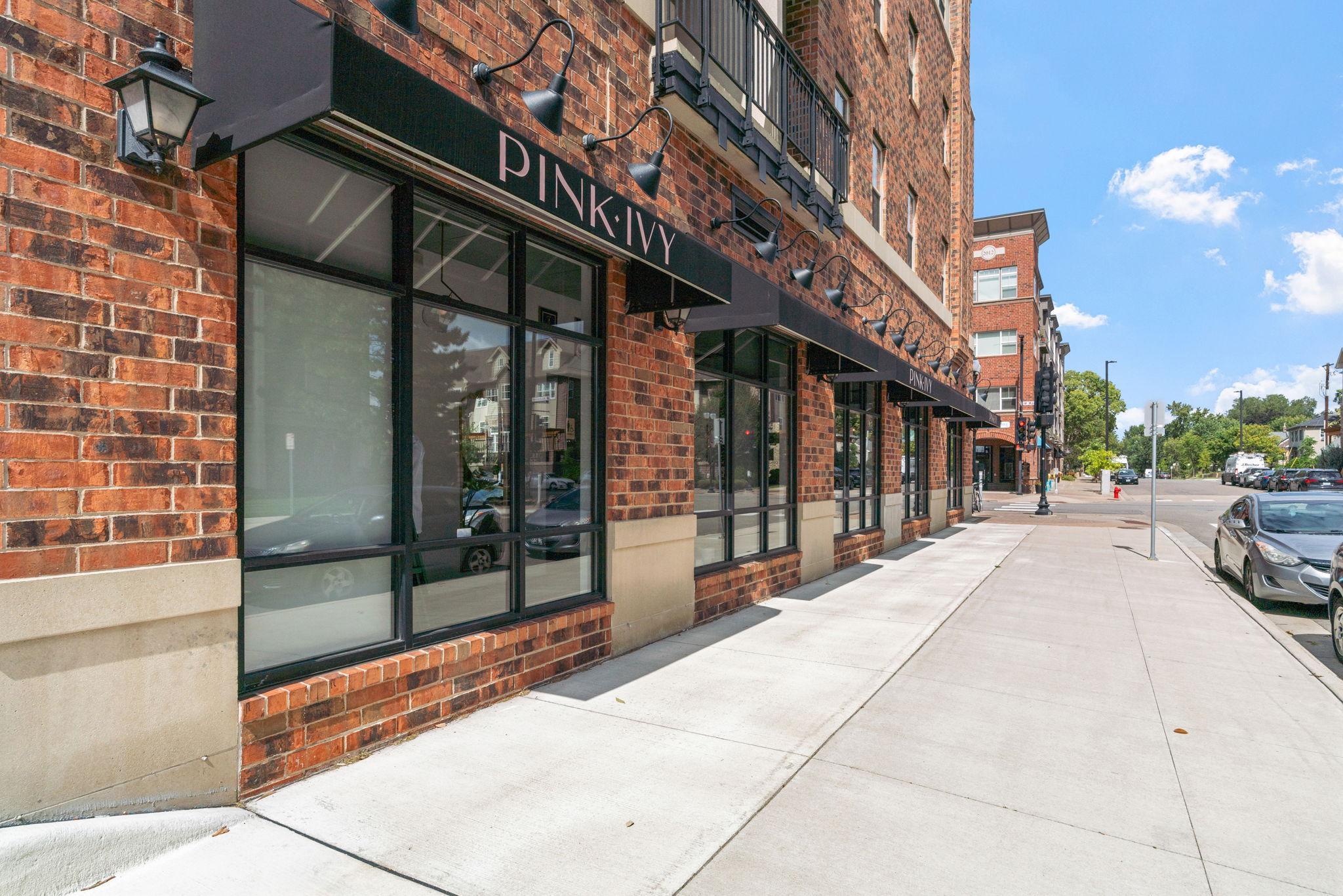 Prime LOCATION on Main Street, walking distance to restaurants, breweries & shops!
