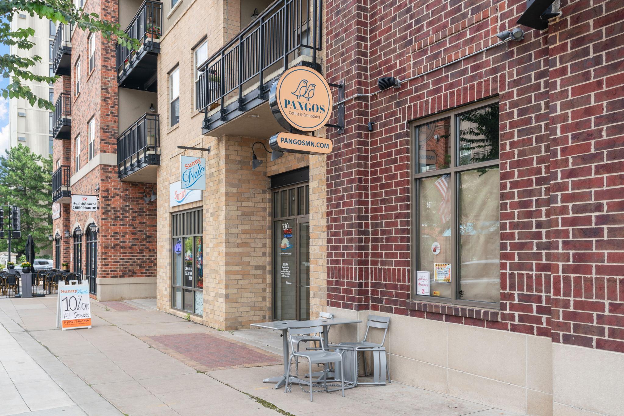 Prime LOCATION on Main Street, walking distance to restaurants, breweries & shops!