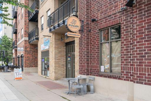 Prime LOCATION on Main Street, walking distance to restaurants, breweries & shops!