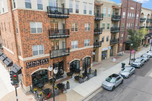 Prime LOCATION on Main Street, walking distance to restaurants, breweries & shops!