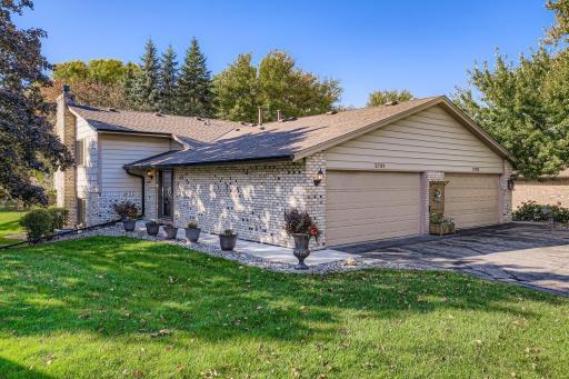 2781 Robinwood Way, Saint Paul, MN 55125
