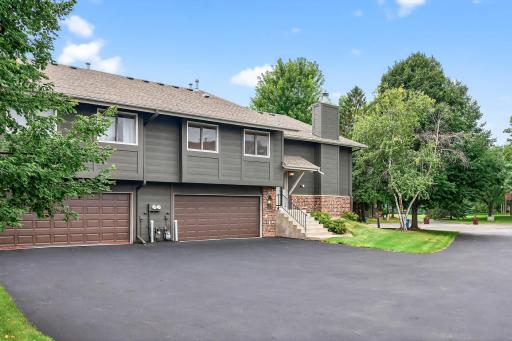 8326 Oakview Court N, Maple Grove, MN 55369