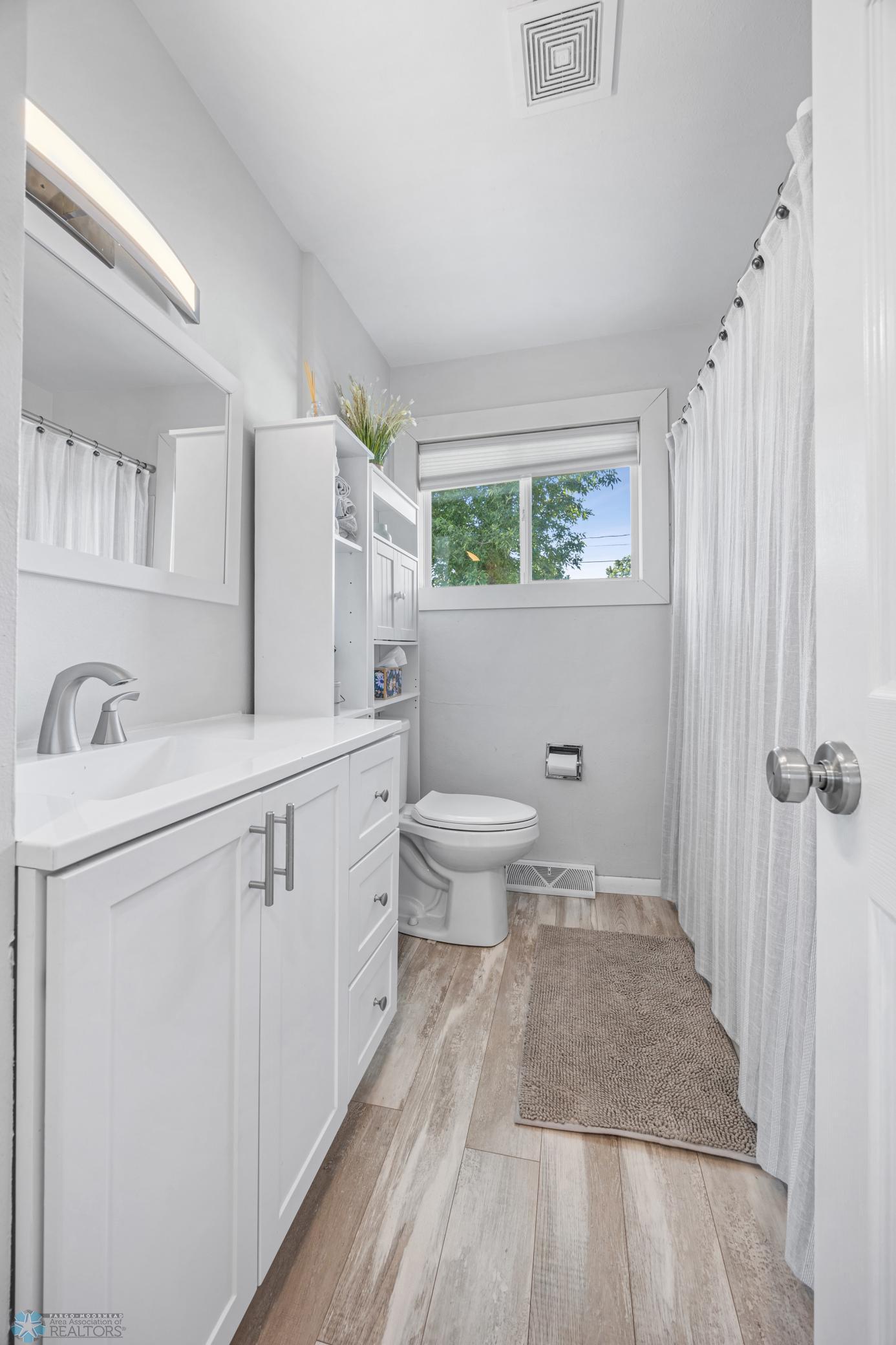 Bathroom (Full)