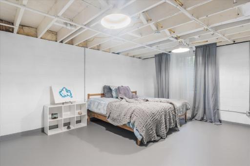 Large sleeping area on lower level - with egress window