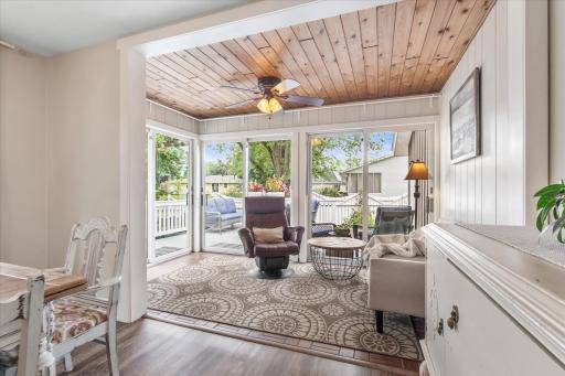 4 season sunroom off dining area
