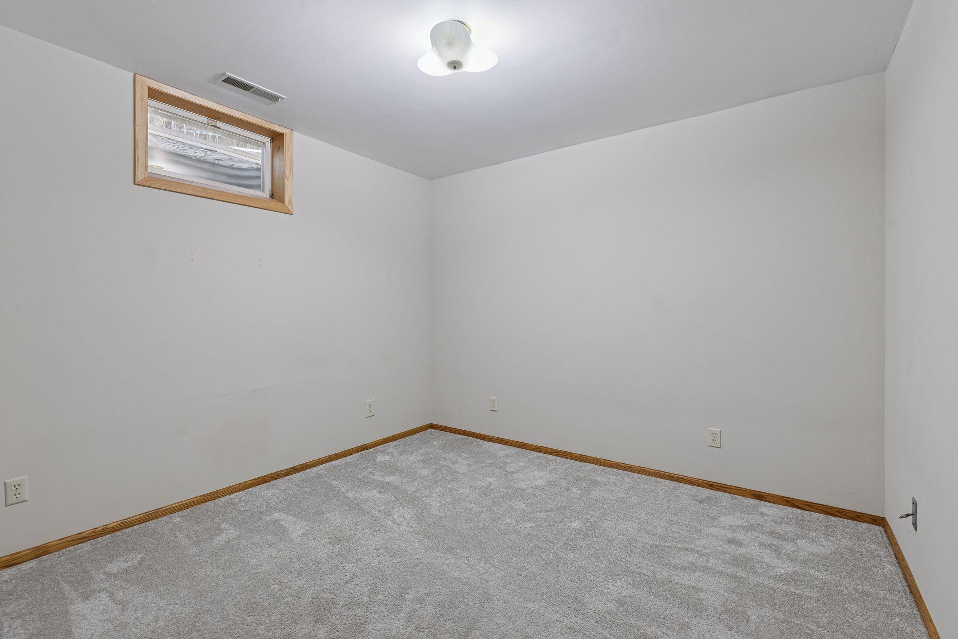 5th bedroom - non conforming - use as a den/office.