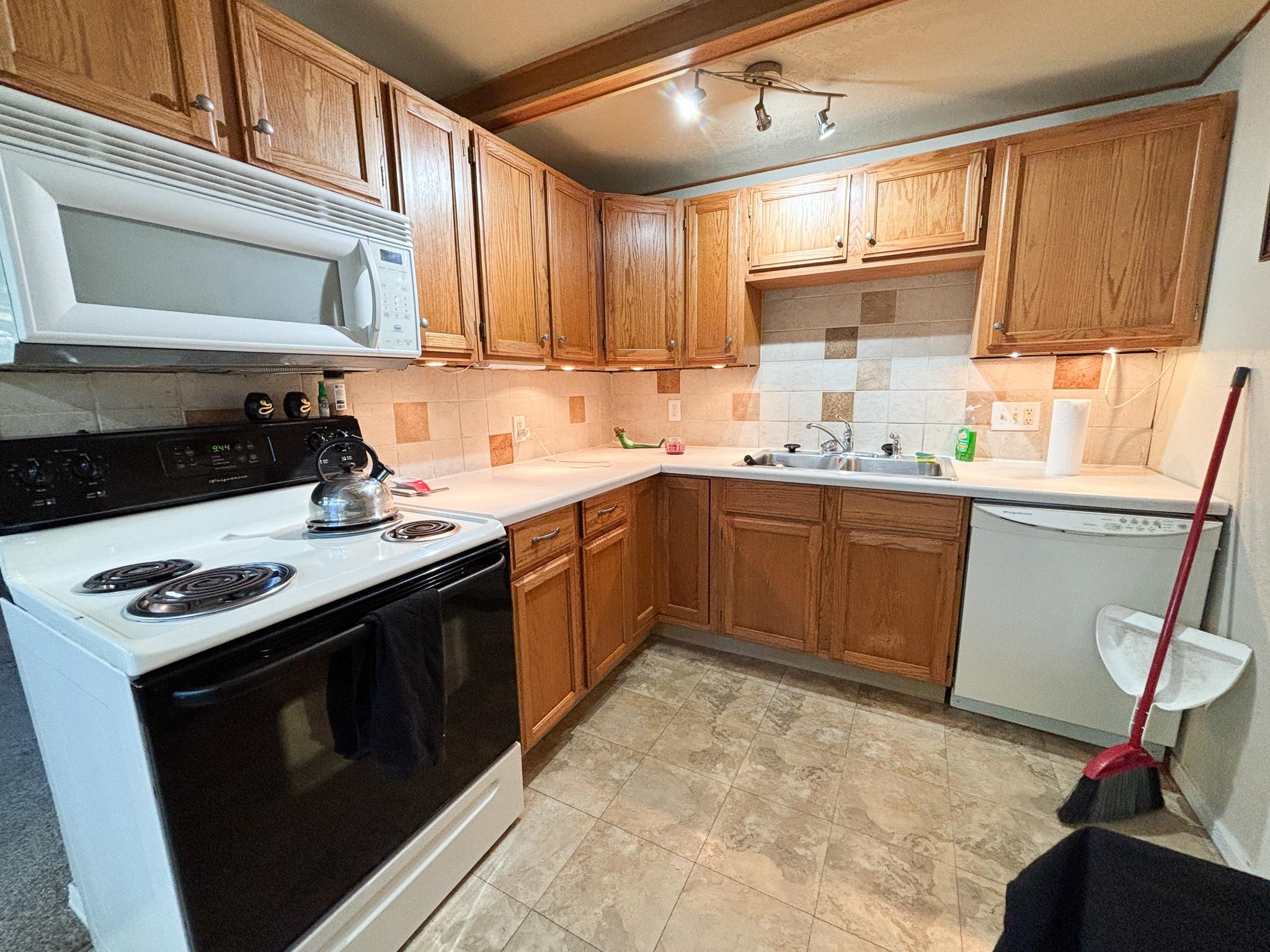 LL Kitchen Unit 1