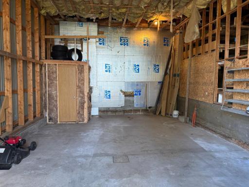 Detached garage parking area.jpg