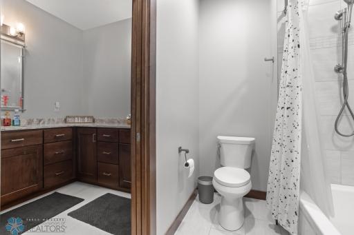 446 Trent Jones Drive, Oxbow, ND 58047