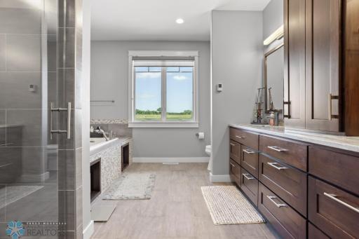 446 Trent Jones Drive, Oxbow, ND 58047