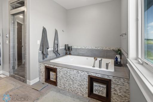 446 Trent Jones Drive, Oxbow, ND 58047
