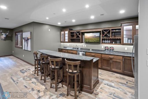 446 Trent Jones Drive, Oxbow, ND 58047