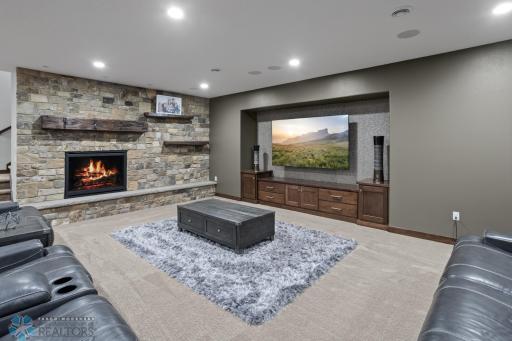 446 Trent Jones Drive, Oxbow, ND 58047