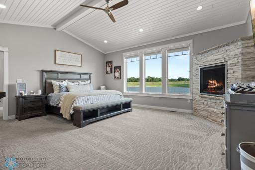 446 Trent Jones Drive, Oxbow, ND 58047