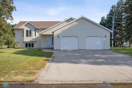 Photo for 612 Fairway Drive, Casselton, ND 58012 - listing #6778452 612 Fairway Drive, Casselton, ND 58012