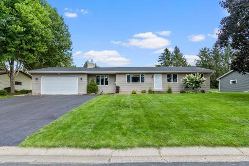 6-web-or-mls-8330 Cleadis Ave E (201 of 225).jpg