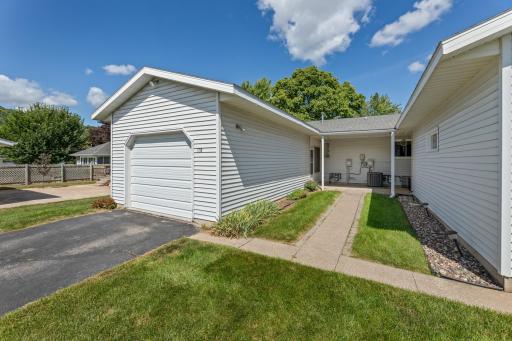 429 S 1st Street, La Crescent, MN 55947