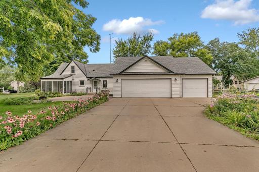 1420 Broadway Avenue S, Sauk Rapids, MN 56379