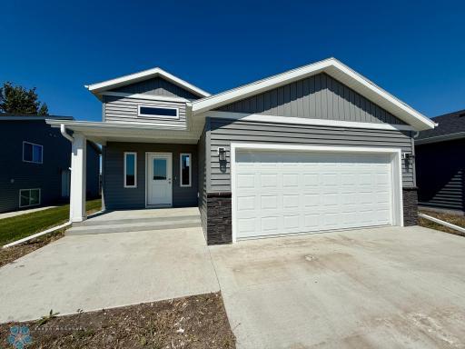 1844 44th Avenue S, Moorhead, MN 56560