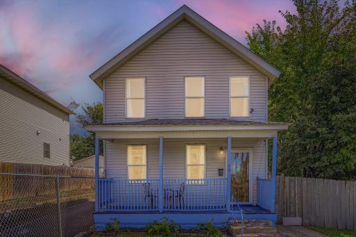 890 Duchess St - Web Quality - 001 - 01 Exterior Front-Edit.jpg