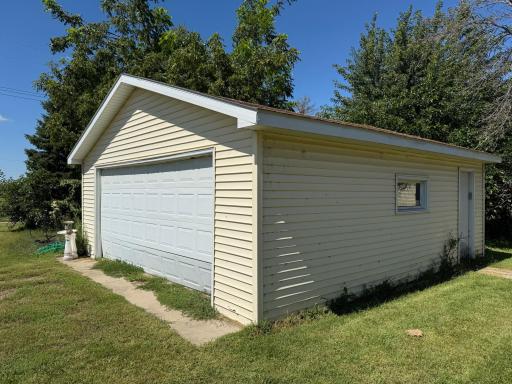 201 2nd Street N, Darfur, MN 56022