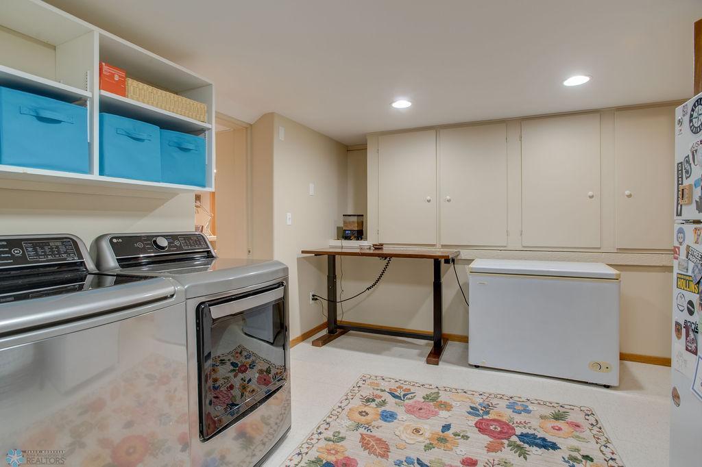 Laundry/storage