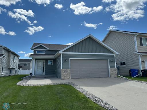 6148 61 Avenue S, Fargo, ND 58104