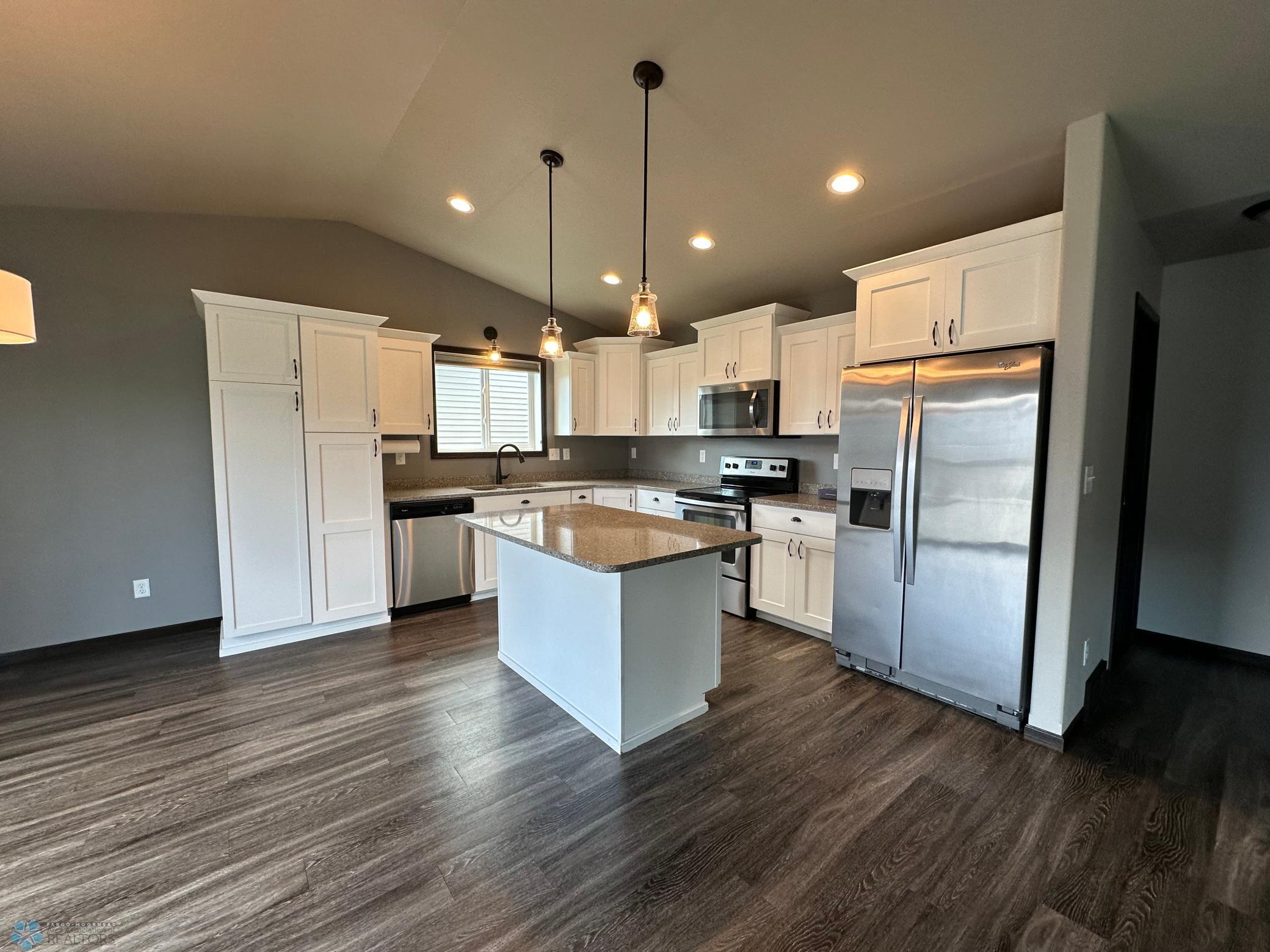 Kitchen w/Island
