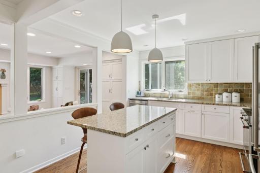 4004 Roanoke Circle, Golden Valley, MN 55422