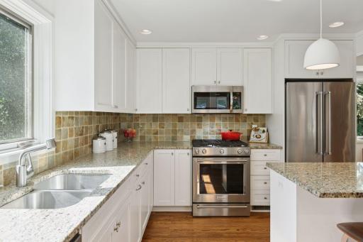 4004 Roanoke Circle, Golden Valley, MN 55422