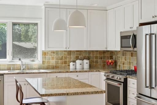 4004 Roanoke Circle, Golden Valley, MN 55422