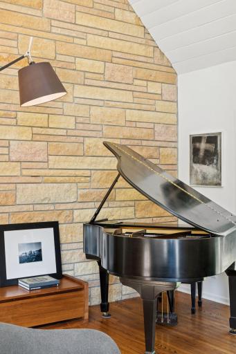 4004 Roanoke Circle, Golden Valley, MN 55422