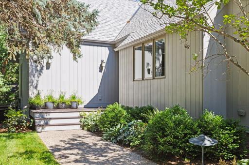 4004 Roanoke Circle, Golden Valley, MN 55422