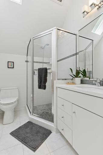 4004 Roanoke Circle, Golden Valley, MN 55422