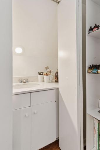 4004 Roanoke Circle, Golden Valley, MN 55422