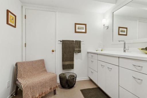 4004 Roanoke Circle, Golden Valley, MN 55422