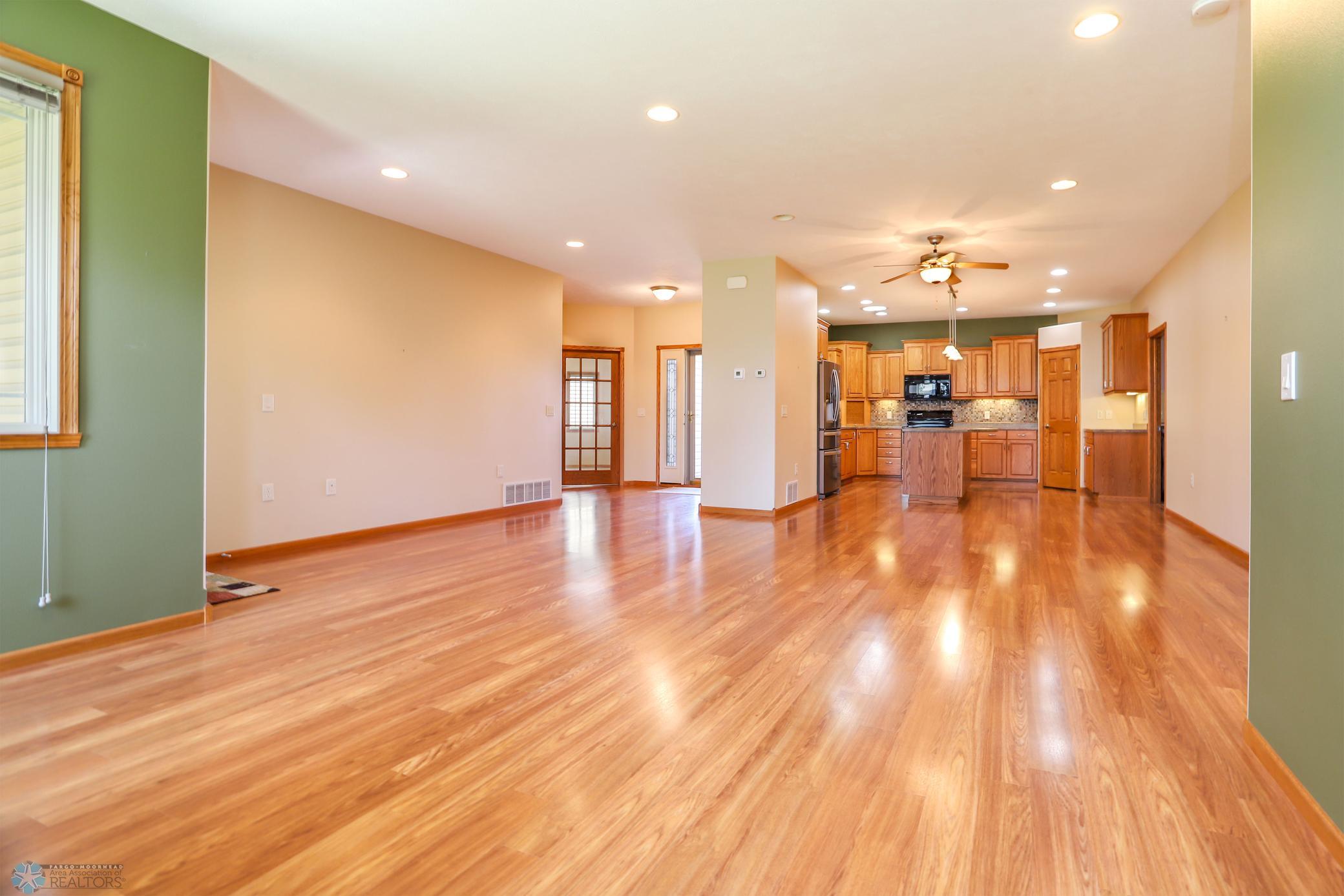 dining area/kitchen