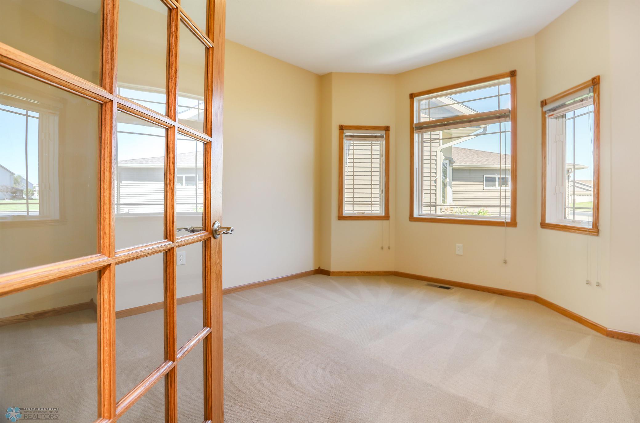 bedroom 2/office