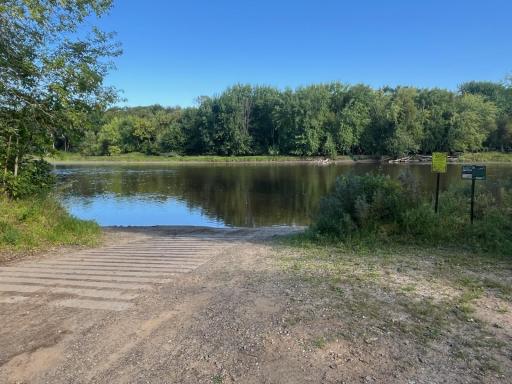 Nice landing great for boats canoes kayaks, pontoons